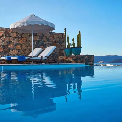 Elounda Palm Hotel & Suites Отели рядом с достопримечательностью «Остров Спиналонга»