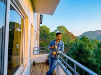 The Hosteller Lansdowne - Mountain view