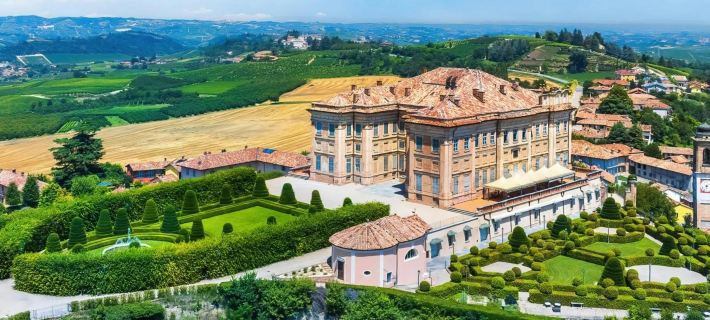 Castello di Guarene Отели в г. Кунео