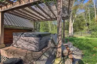 Rustic Dundee Log Cabin w/ Hot Tub & Forest Views! - 3 stelle
