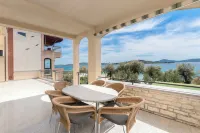 Apartments Ivan by the Sea