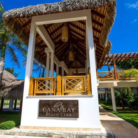 2 Bedroom Swim-up Cana Rock