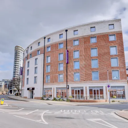 Premier Inn Portsmouth Dockyard Отели рядом с достопримечательностью «Корабль-музей HMS Victory»