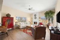 Ironwood Condo: Jacuzzi, Mountain Views, Prime Palm Desert! - Condos