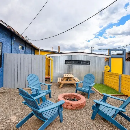 Downtown Blue Bungalow w/Fully Fenced Yard, AC, W/D, 3 Smart TVs, Den, Fast WiFi