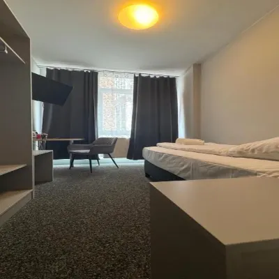 Hotel Central Hannover Hotel dekat Civic Gallery KUBUS