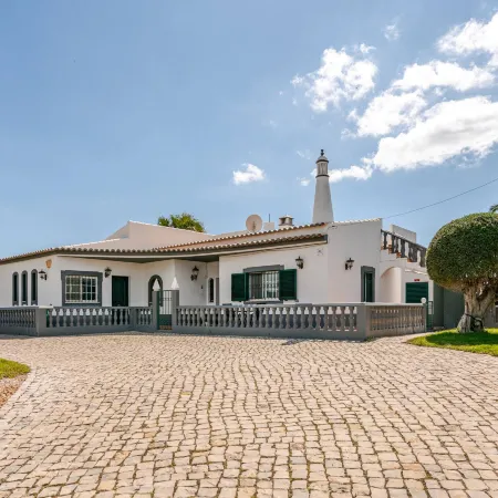 Charming villa with 3 bedrooms and sea view
