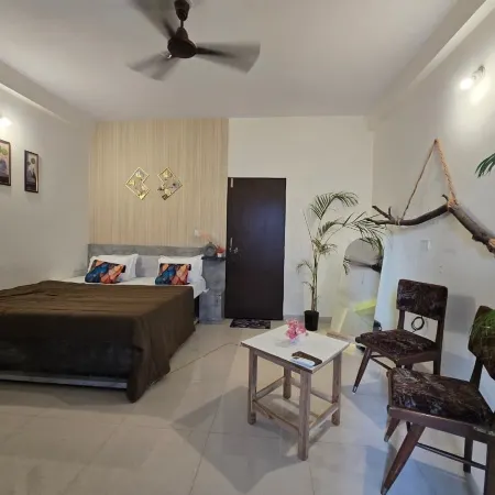 The white Town Homestay