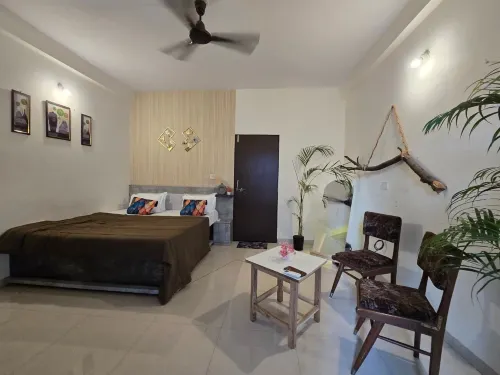 The white Town Homestay - Apartments