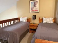 3 Bed, 2 Bath; Near Ski Resorts stream view Great Pool, Hot Tubs, Covered Garage - Pools