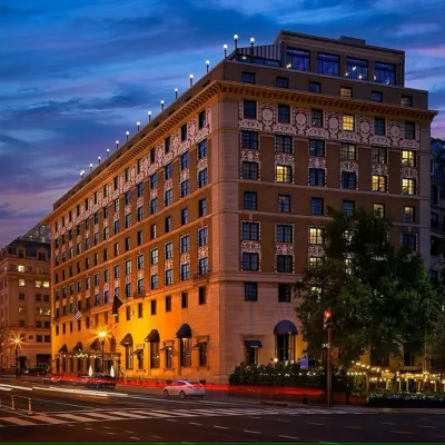 Hotel Washington Hotels near Aztec Fountain
