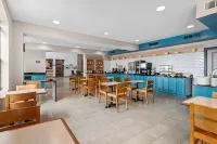Country Inn & Suites by Radisson, Bowling Green, KY - موقف سيارات