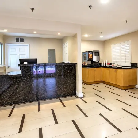 Burbank Inn and Suites