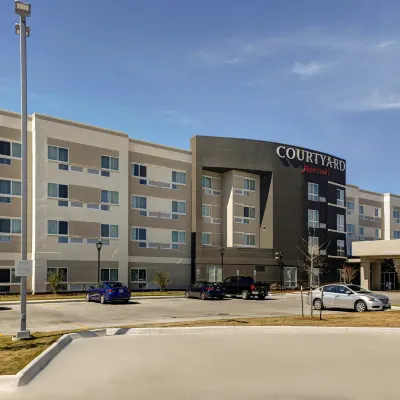 Courtyard New Orleans Westbank/Gretna Hotels near Behrman Memorial Park