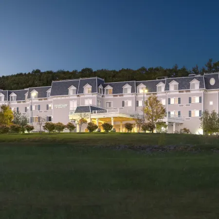 Courtyard Lenox Berkshires
