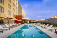 Courtyard by Marriott Cheddi Jagan International Airport, Guyana - С бассейном