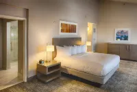 DoubleTree by Hilton Denver - Westminister - Kitchens