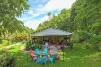 Fire Pit & Game Room: Family Home in Marshall - Wifi