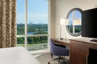 Hampton Inn & Suites Teaneck Glenpointe - 3-Star