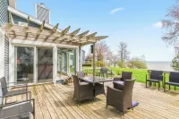 Deck + Fire Pit: Waterfront Lake Michigan Escape -  Privatzimmer