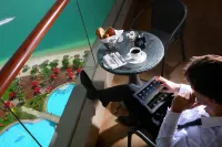Khalidiya Palace Rayhaan by Rotana - Beach