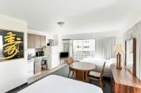Royal Grove Waikiki - Kitchens