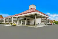 Red Roof Inn Knoxville North - Merchants Drive - parking