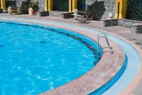 Kapal Garden Hotel at Rekreasi Sengkaling - Kolam Renang