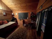 Farm Stay in Catskills FarmHand Cabin - 2-Sterne