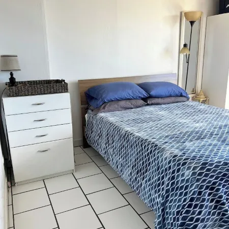 30th Waikīkī Oceanview Studio B • Free Beach Gear • Kitchenette • Pool • 2G