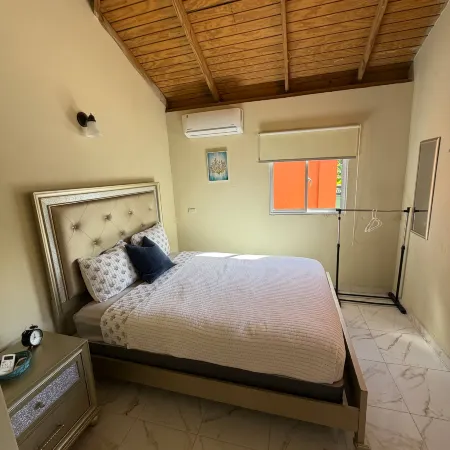 Luxurious 5-Bedroom House with Private Pool in Cabrera Hotéis em Cabrera