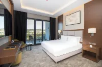크라운 플라자 얄로바 바이 IHG - 주차장
