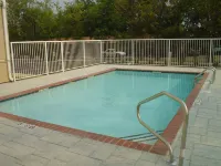La Quinta Inn & Suites by Wyndham Fort Smith - Pools