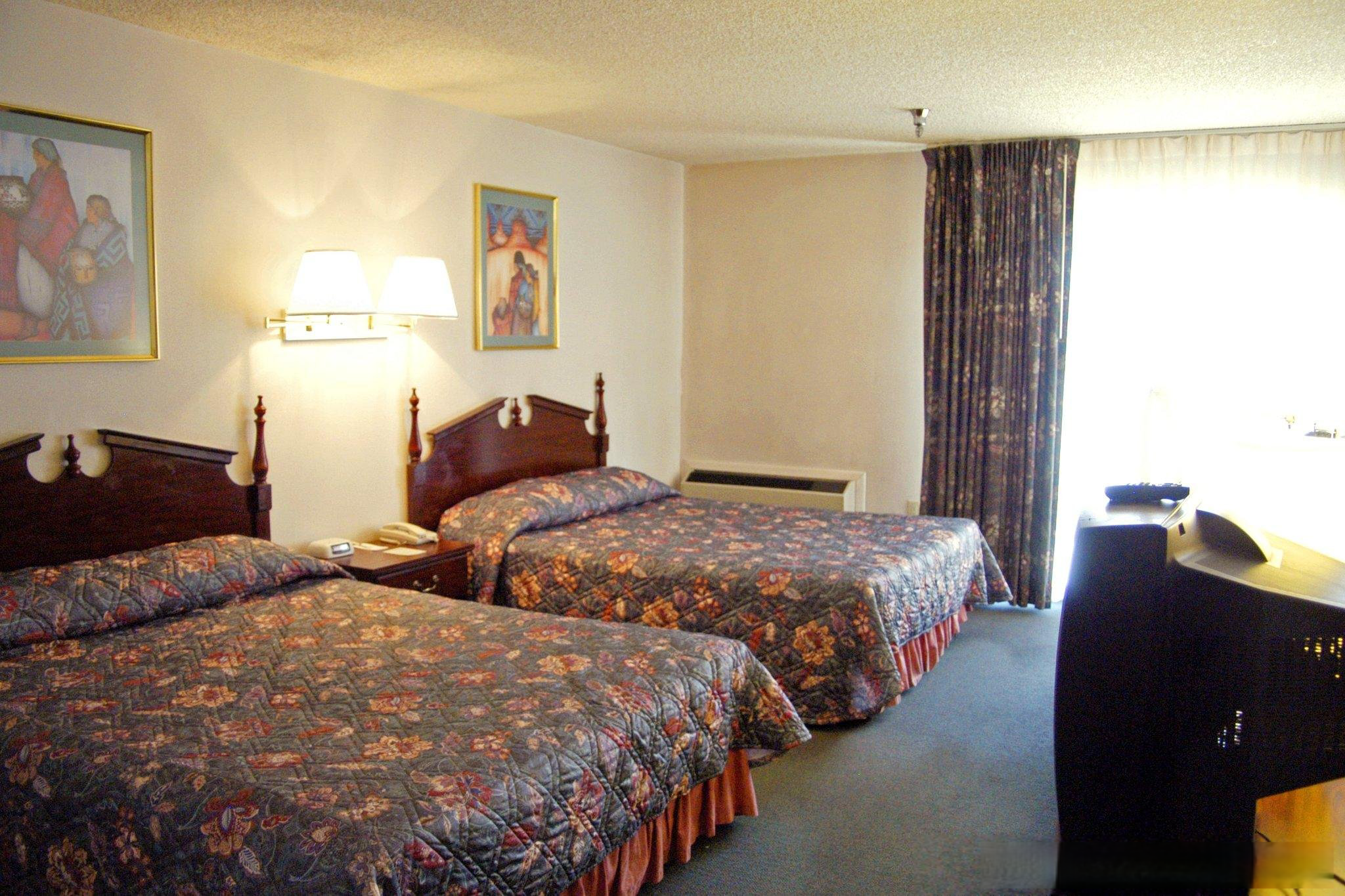 Days Inn & Suites by Wyndham Red Rock-Gallup