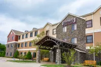 Staybridge Suites Kansas City-Independence Hotel dekat Stone Canyon Golf Club