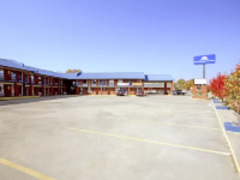 บลูเจย์ อินน์แอนด์สวีทส์ โรงแรมในSallisaw