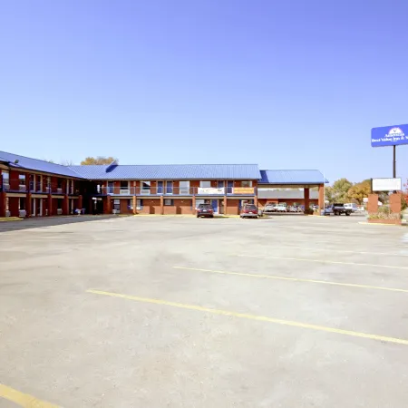 Blue Jay Inn & Suites