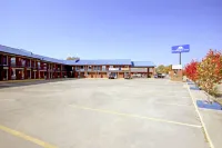Blue Jay Inn & Suites