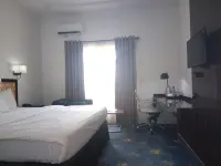 阿迪格套房酒店 酒店