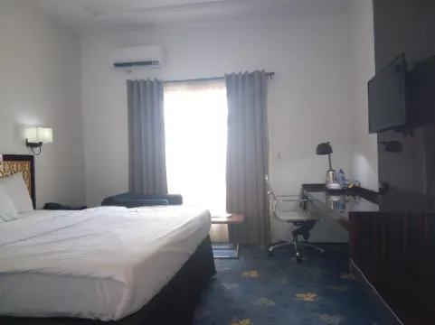 阿迪格套房酒店