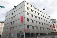 Ibis Genève Centre Lac Hotels near Rousseau Island