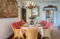 Villa with Pool in Provence -Villa Romantique Sleeps up to 12+4 in Optional Gite