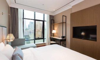 Dormitory light luxury hotel (Nanjing West Road subway station store)