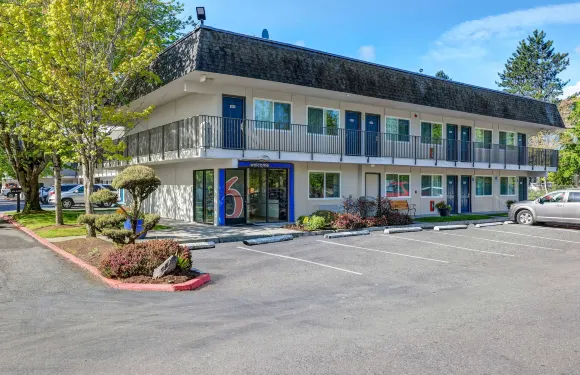 西雅圖東6號汽車旅館 - 伊薩誇市