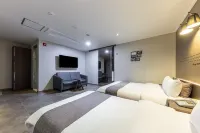 S& Hotel