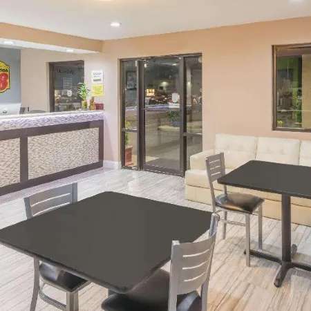 Super 8 by Wyndham Bryant Little Rock Area
