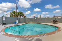 Comfort Suites Near Texas A&M - Corpus Christi - Pools