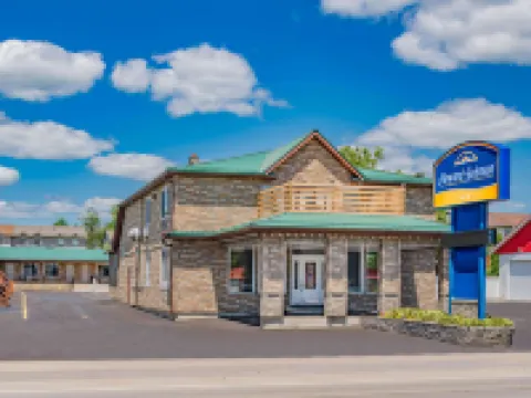 Howard Johnson by Wyndham Gananoque Hotels in Gananoque