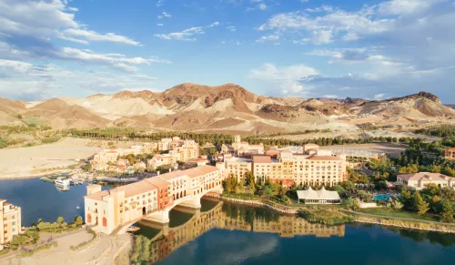 Hilton Lake Las Vegas Resort & Spa فنادق في Boulder City