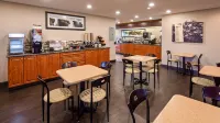 Best Western Airport Inn فنادق في وارويك